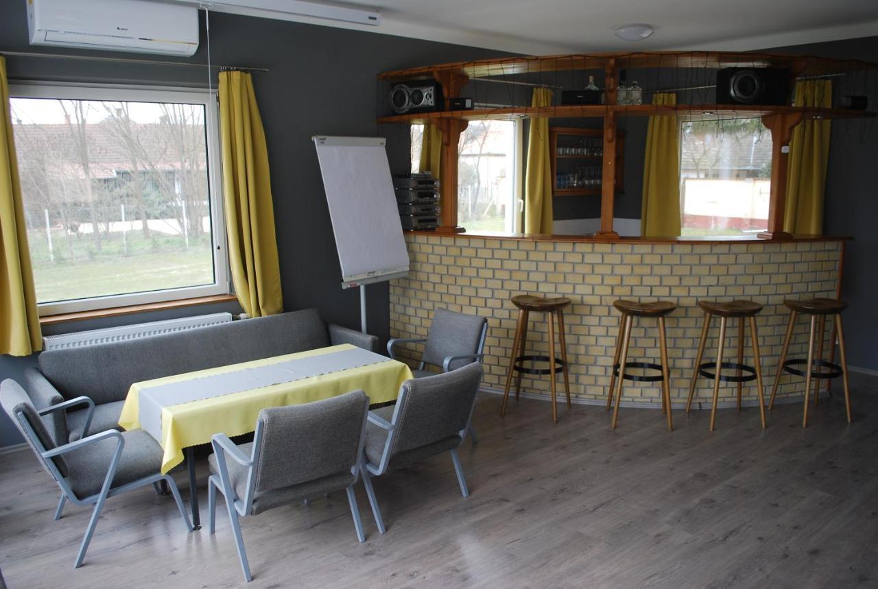 Casa Napsugar Panzio Bed & Breakfast Apostag ภายนอก รูปภาพ
