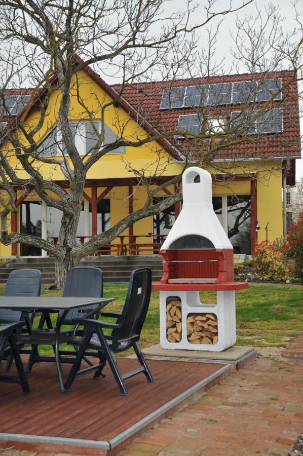 Casa Napsugar Panzio Bed & Breakfast Apostag ภายนอก รูปภาพ