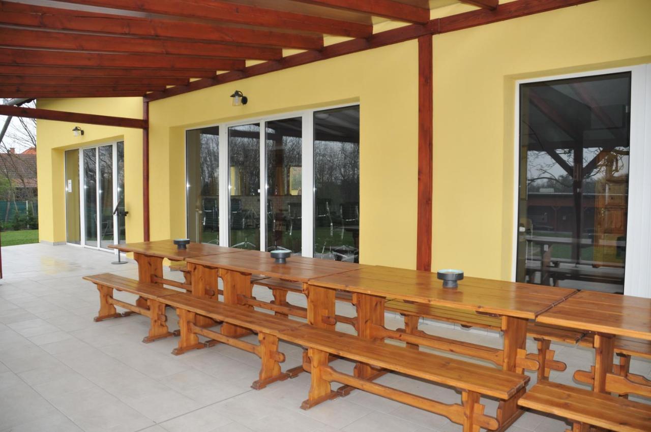 Casa Napsugar Panzio Bed & Breakfast Apostag ภายนอก รูปภาพ